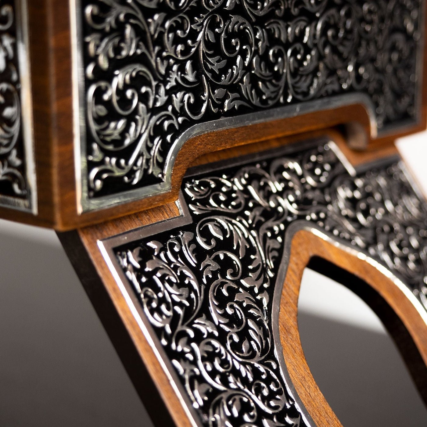 Gümüş İşlemeli Ahşap Kuran Sehpası ve Kuran – WAP014