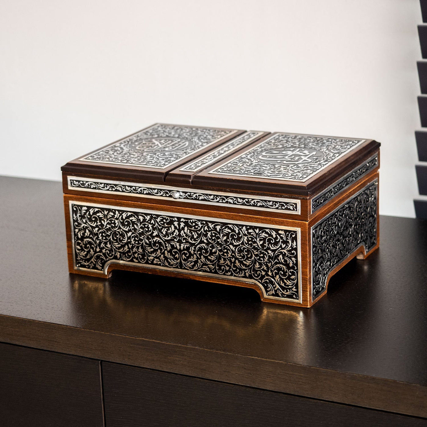 Gümüş İşlemeli Ahşap Kuran Sehpası ve Kuran – WAP014