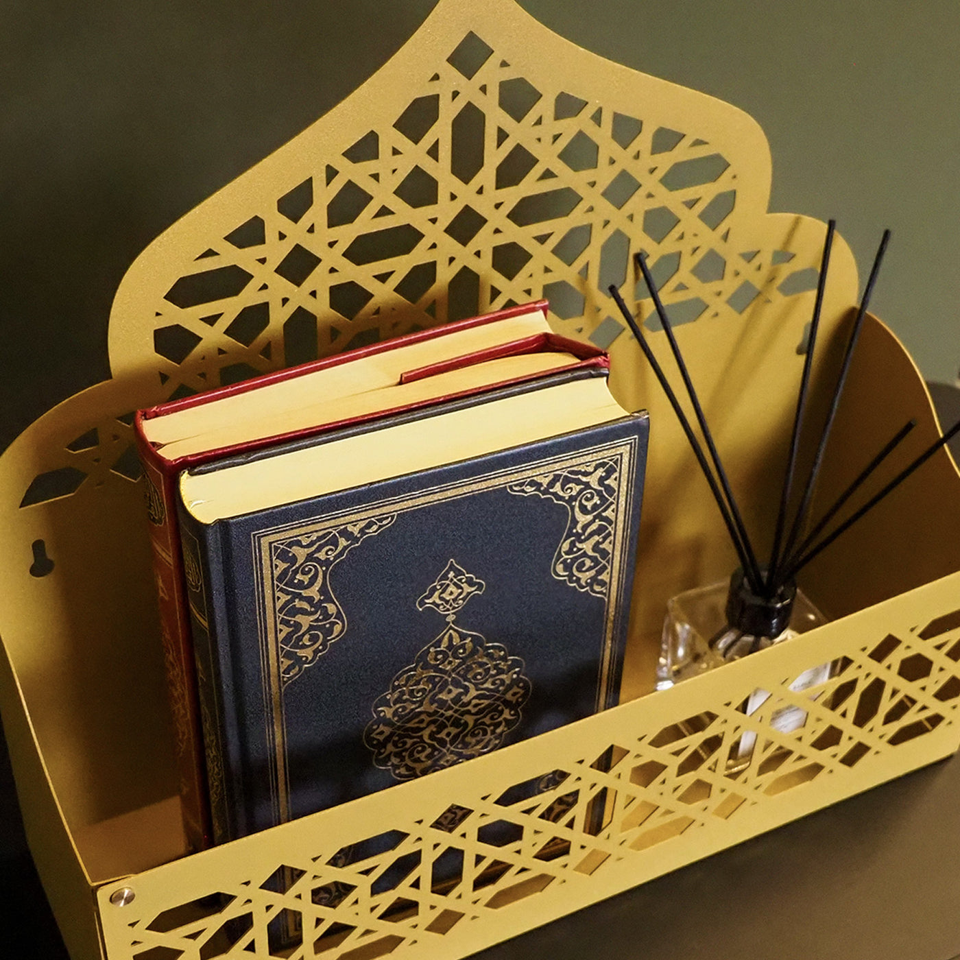 Mihrap Formlu Metal Kur’an, Tesbih ve Seccade Rafı (Duvara Monte / Masaüstü) – WAMH200