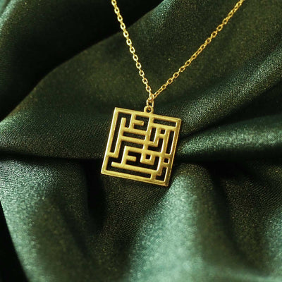 Kadın, Yaşam ve Özgürlük - Kufi Hat Yazılı Gümüş Kolye (Altın Kaplama) - WAMT011