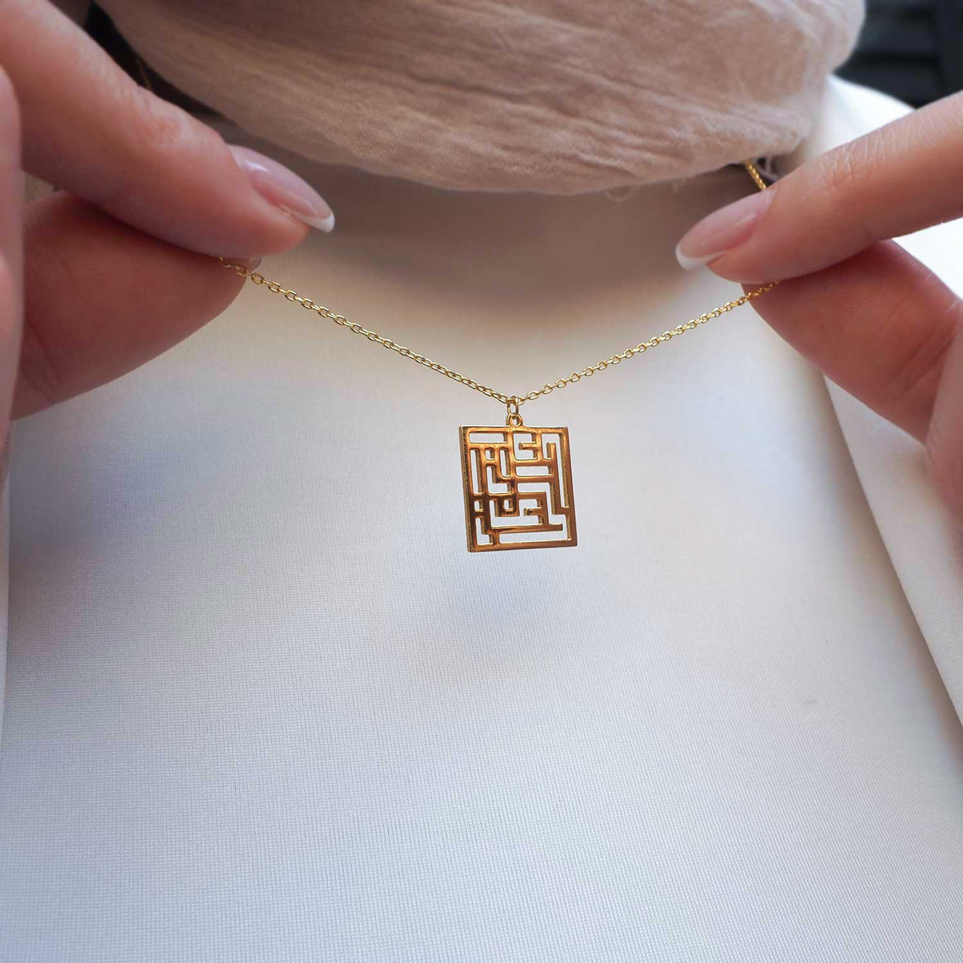 Kadın, Yaşam ve Özgürlük - Kufi Hat Yazılı Gümüş Kolye (Altın Kaplama) - WAMT011