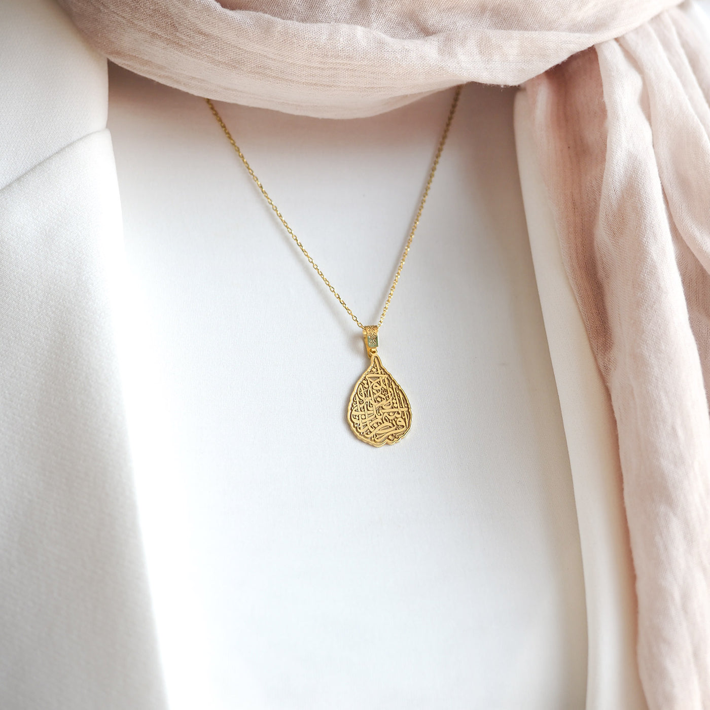 Alak Suresi Yazılı Gümüş Kolye - WAMT042