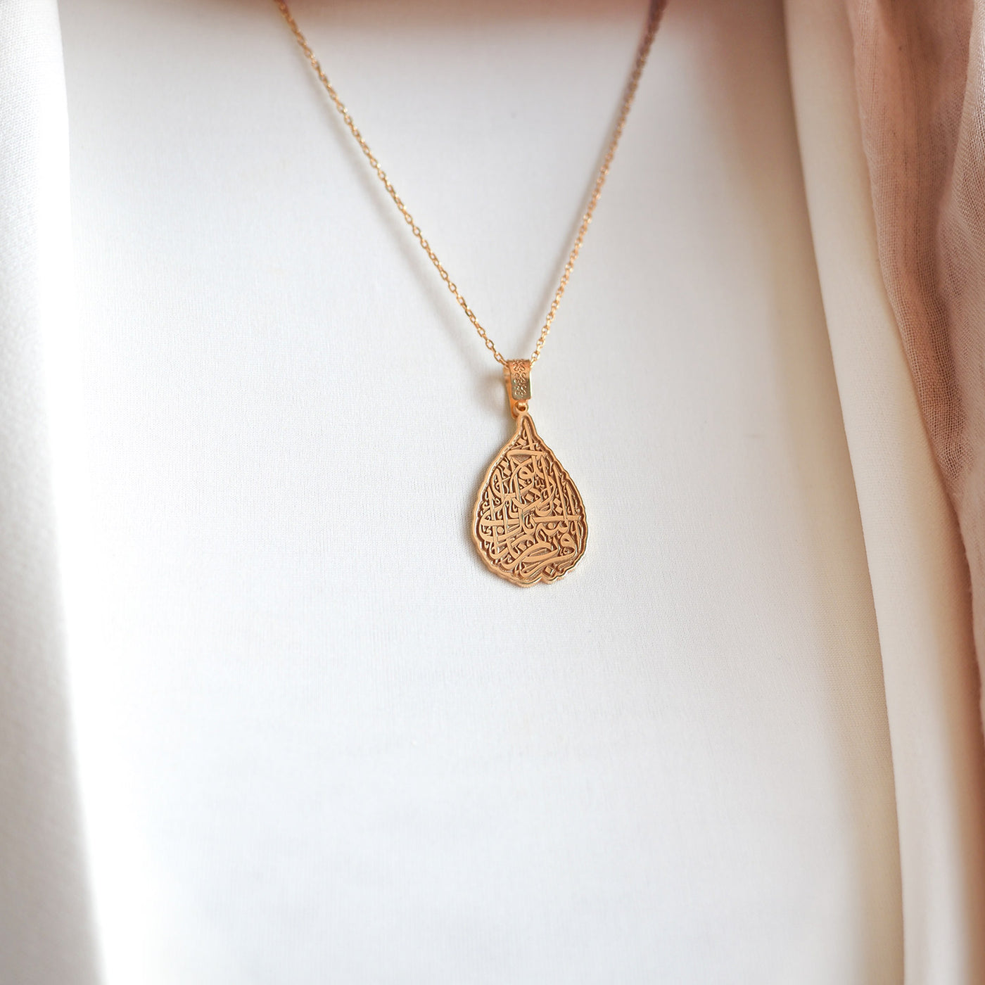 Alak Suresi Yazılı Gümüş Kolye - WAMT042