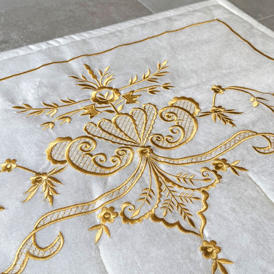 Krem Renk İpek Kadife Kumaş Seccade (Altın Renk Maraş İşi Nakış) - WAS014