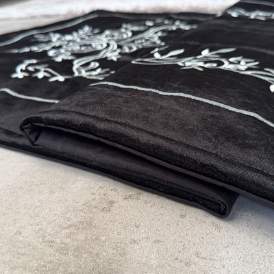 Siyah Renk İpek Kadife Kumaş Seccade (Gümüş Renk Maraş İşi Nakış) - WAS015