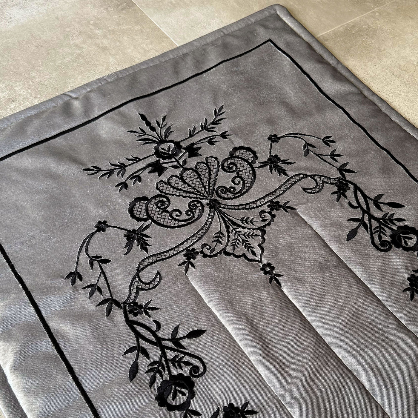 Gri Renk İpek Kadife Kumaş Seccade (Siyah Renk Maraş İşi Nakış) - WAS016