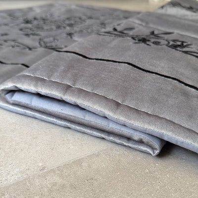 Gri Renk İpek Kadife Kumaş Seccade (Siyah Renk Maraş İşi Nakış) - WAS016