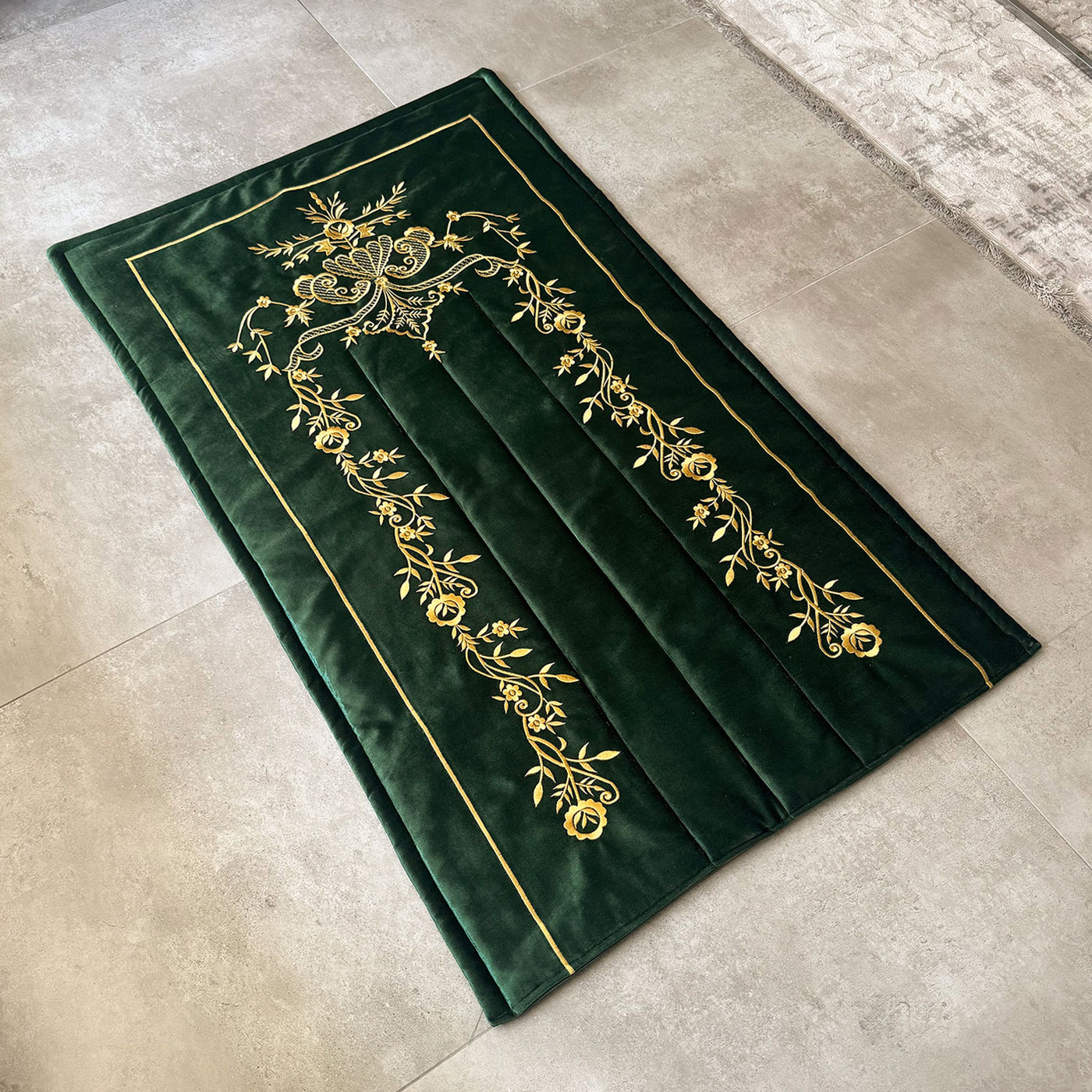 Yeşil Renk İpek Kadife Kumaş Seccade (Altın Renk Maraş İşi Nakış) - WAS017