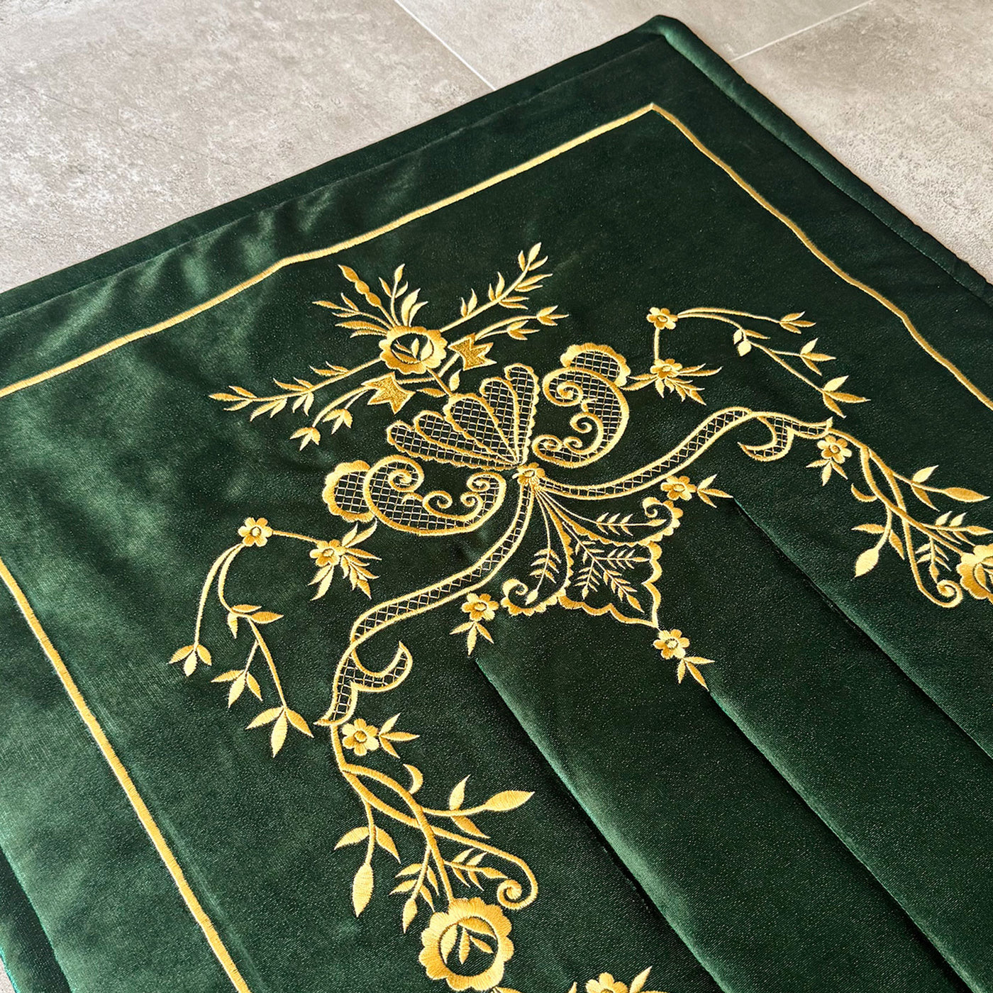 Yeşil Renk İpek Kadife Kumaş Seccade (Altın Renk Maraş İşi Nakış) - WAS017