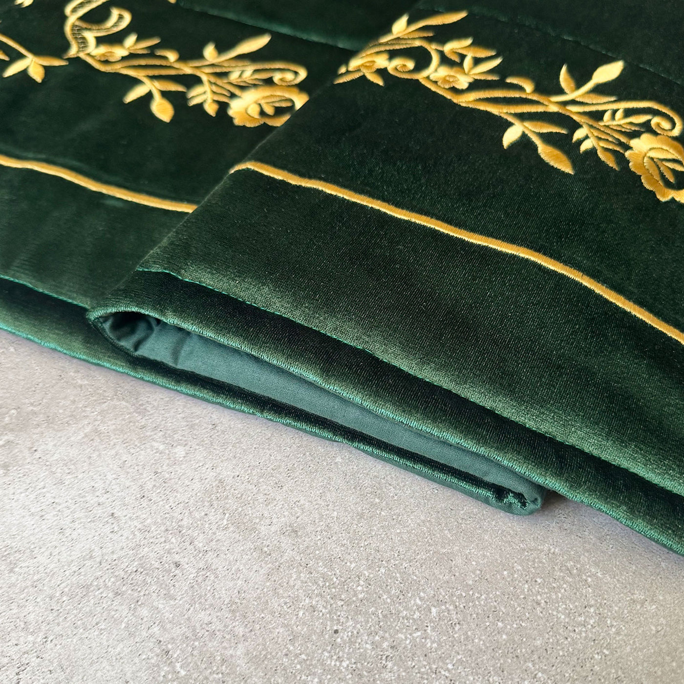 Yeşil Renk İpek Kadife Kumaş Seccade (Altın Renk Maraş İşi Nakış) - WAS017