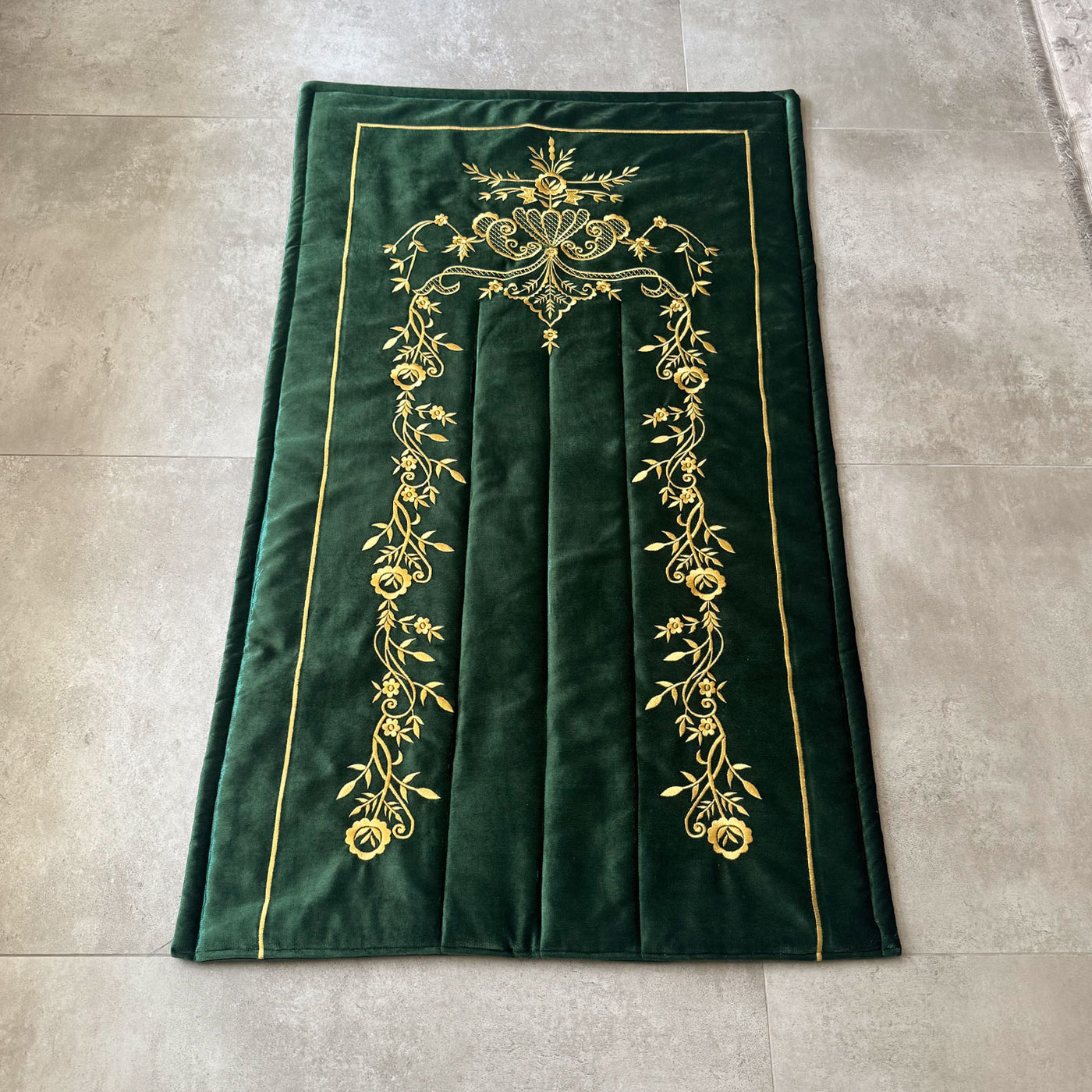Yeşil Renk İpek Kadife Kumaş Seccade (Altın Renk Maraş İşi Nakış) - WAS017