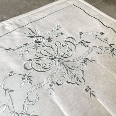 Krem Renk İpek Kadife Kumaş Seccade (Gümüş Renk Maraş İşi Nakış) - WAS018