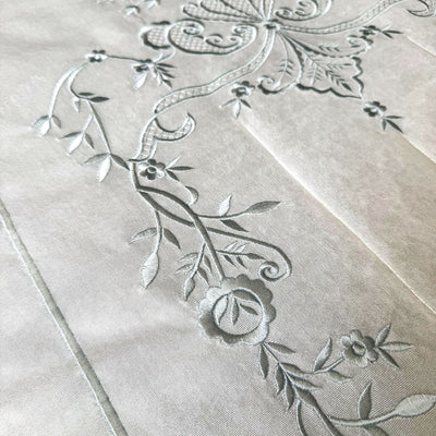 Krem Renk İpek Kadife Kumaş Seccade (Gümüş Renk Maraş İşi Nakış) - WAS018