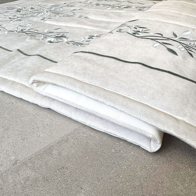 Krem Renk İpek Kadife Kumaş Seccade (Gümüş Renk Maraş İşi Nakış) - WAS018