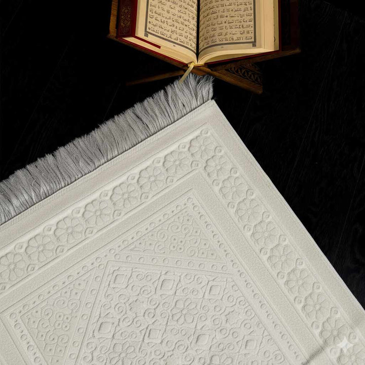 Özel Kutulu Manevi Hediye Seti (Seccade, Kur’an-ı Kerim, 33&